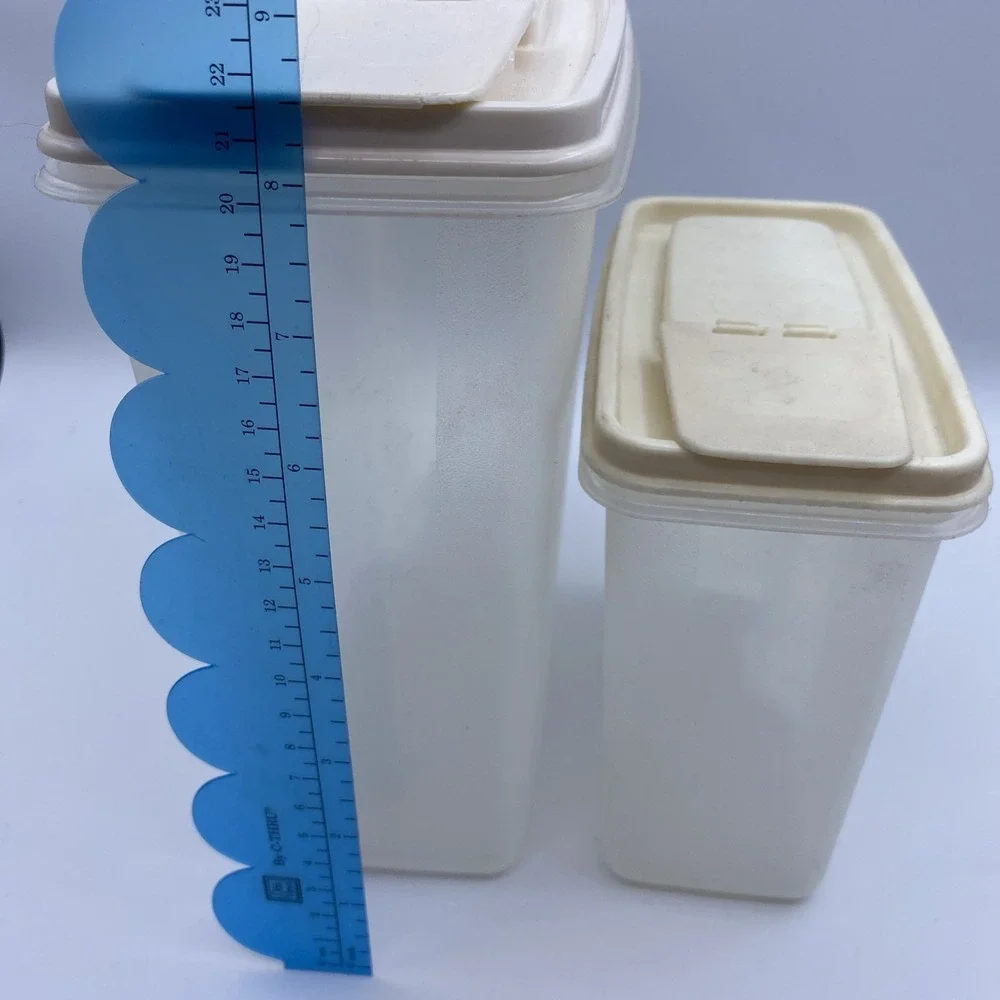 Rubbermaid‎ Servin Saver 2pc Set 13 Cup & 4 Cup Cereal Storage Containers Almond